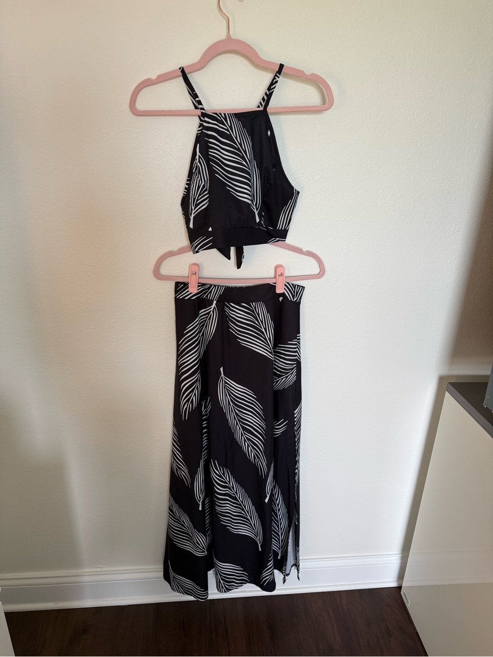 Women's Black and White Leaf Print Two Piece Skirt - Picture 9 of 9